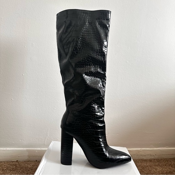 SHEIN Black Heeled Boots with Modern Silhouette - Picture 4 of 7